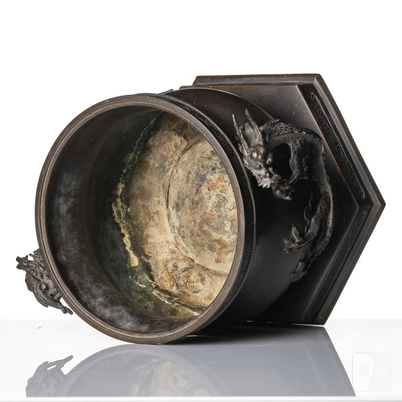 A large bronze censer with cover, - 图13